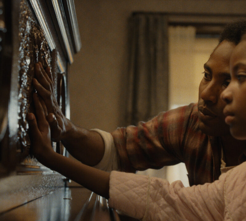 Netflix映画『ピアノ・レッスン』解説 分断の進む時代に向き合う伝統と過去